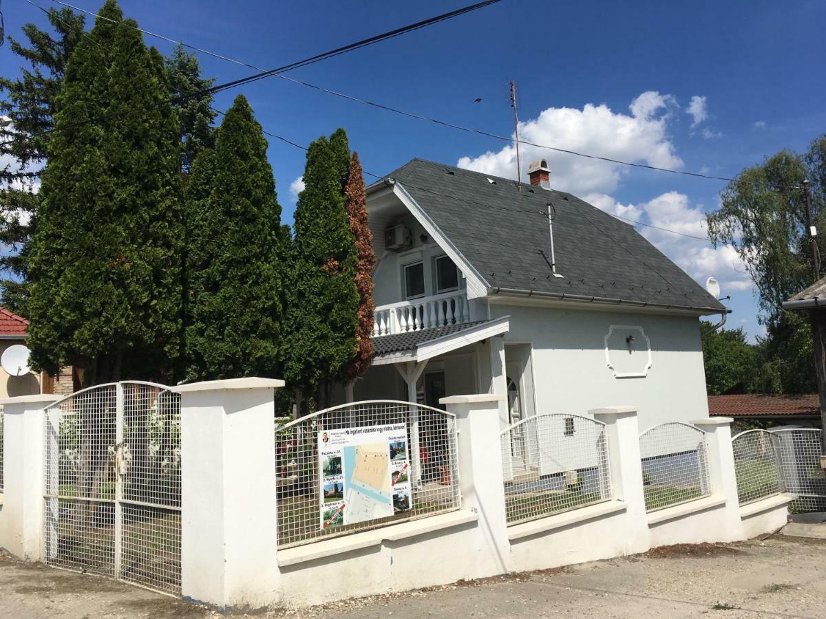 Tassi Halaszcsarda-Karasz Haz Extérieur photo